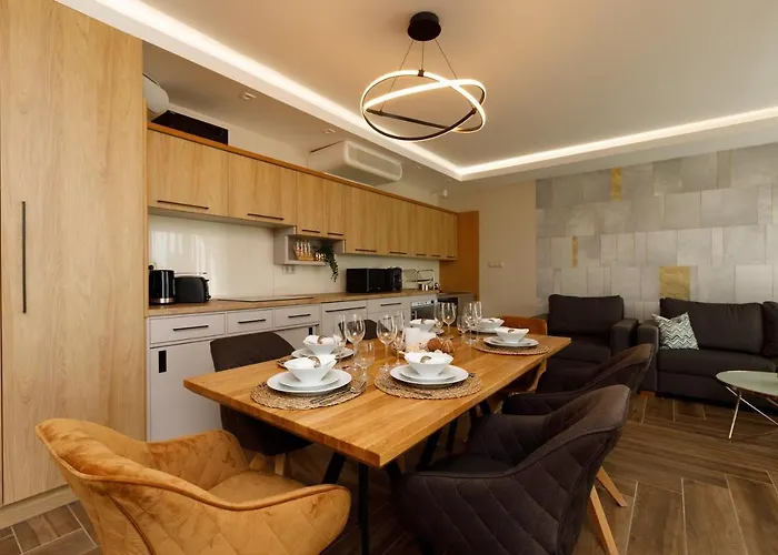 Royal Cafe Apartment